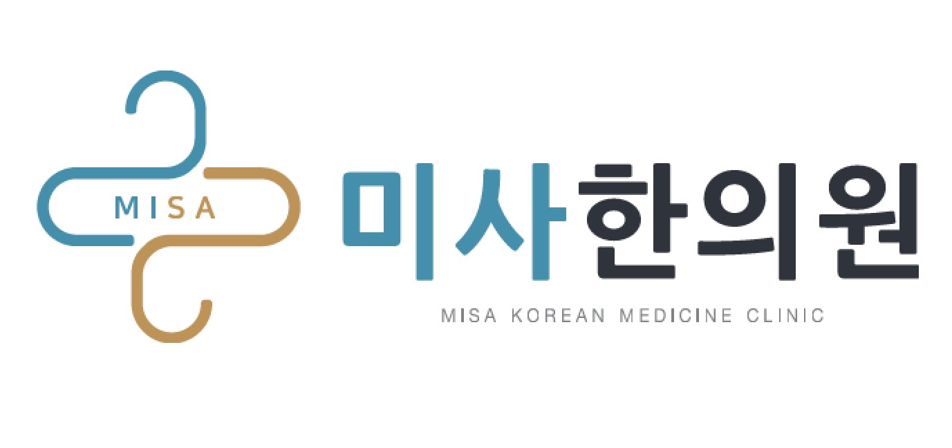 미사역 교통사고 한의원 1인실 입원실 전경 및 따뜻한 조명의 인테리어